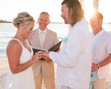 How to Pick the Right Officiant for Your Wedding